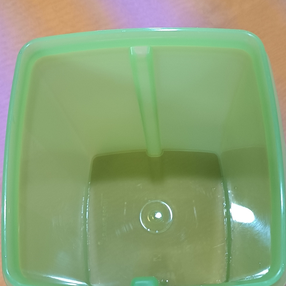 Tupperware Pick-A-Deli Container - Picture 7 of 8